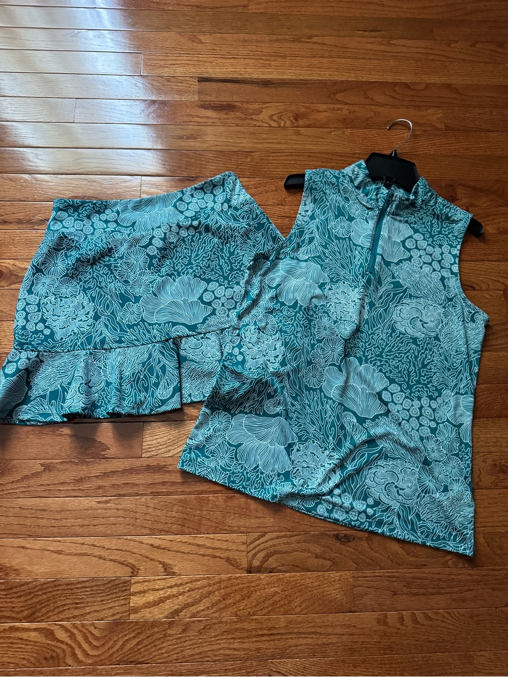 Tommy Bahama Teal Floral Print Sleeveless Top & Skort Golf ⛳️ set